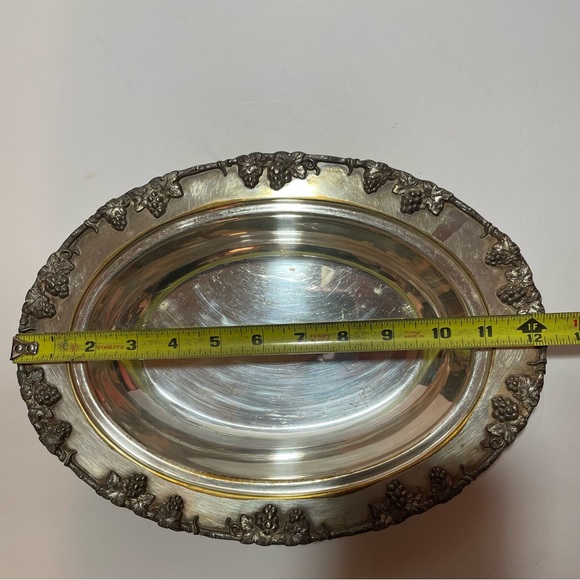 Vintage crescent silver plated oval bread serving dish ornate grape vine  9’x12’ - Picture 9 of 15